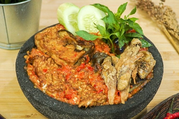 Cara Mudah Membuat Sambal Terong Penyet Yang Lezat Dan Nikmat Lagikepo